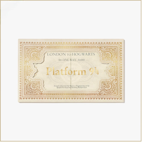 Dettagli in lamina dorata della card 3D Platform 9¾ MinaLima