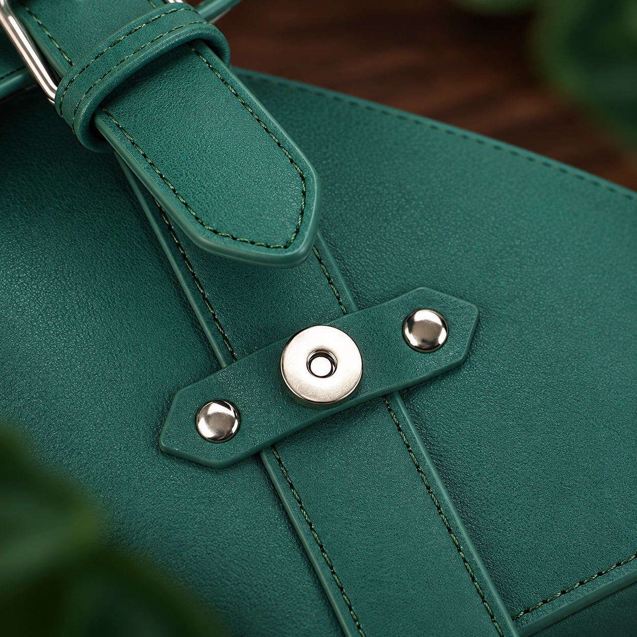 Dettaglio chiusura magnetica della borsa Serpeverde