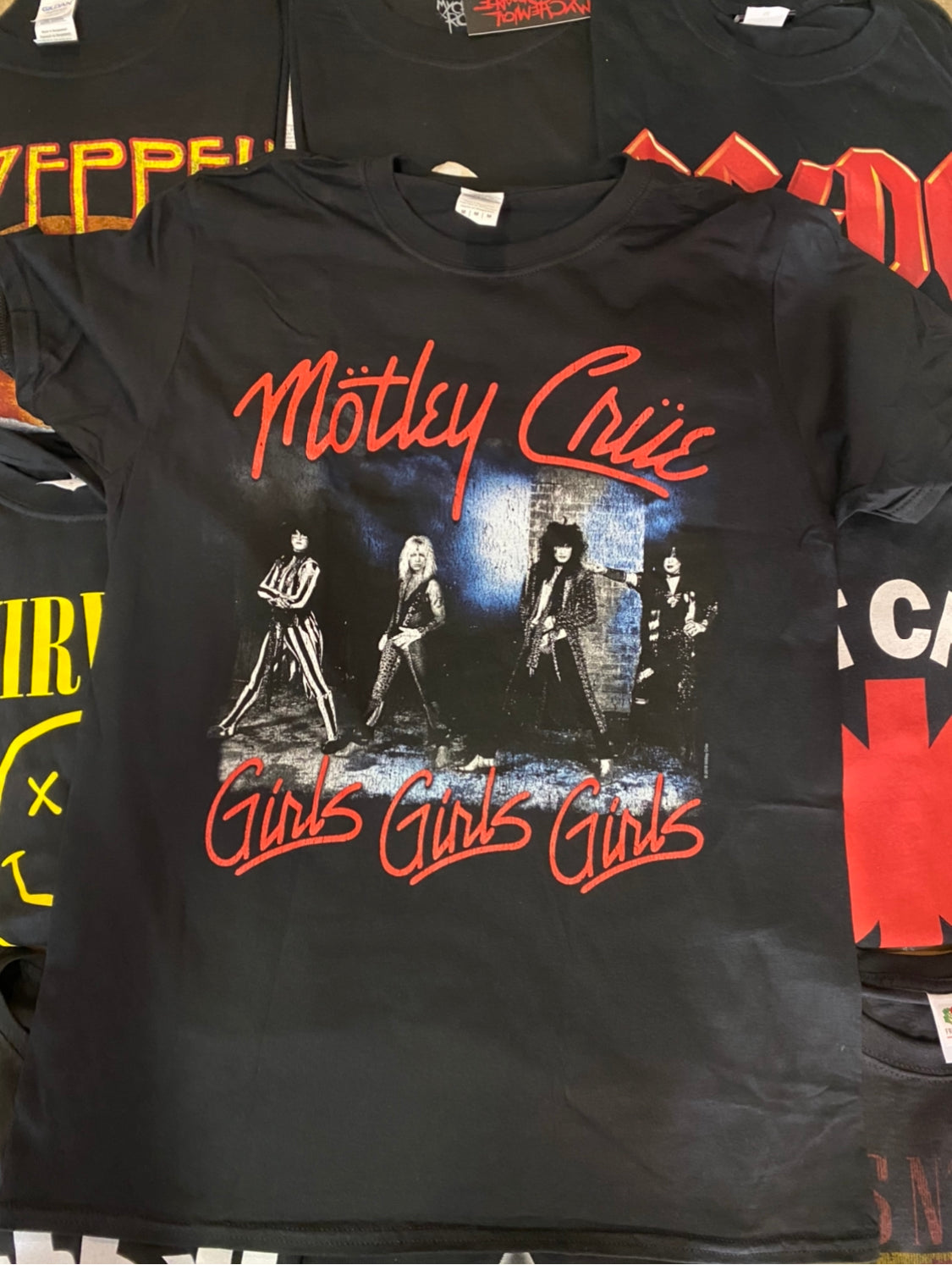 MOTLEY CRUE UNISEX TEE: SMOKEY STREET