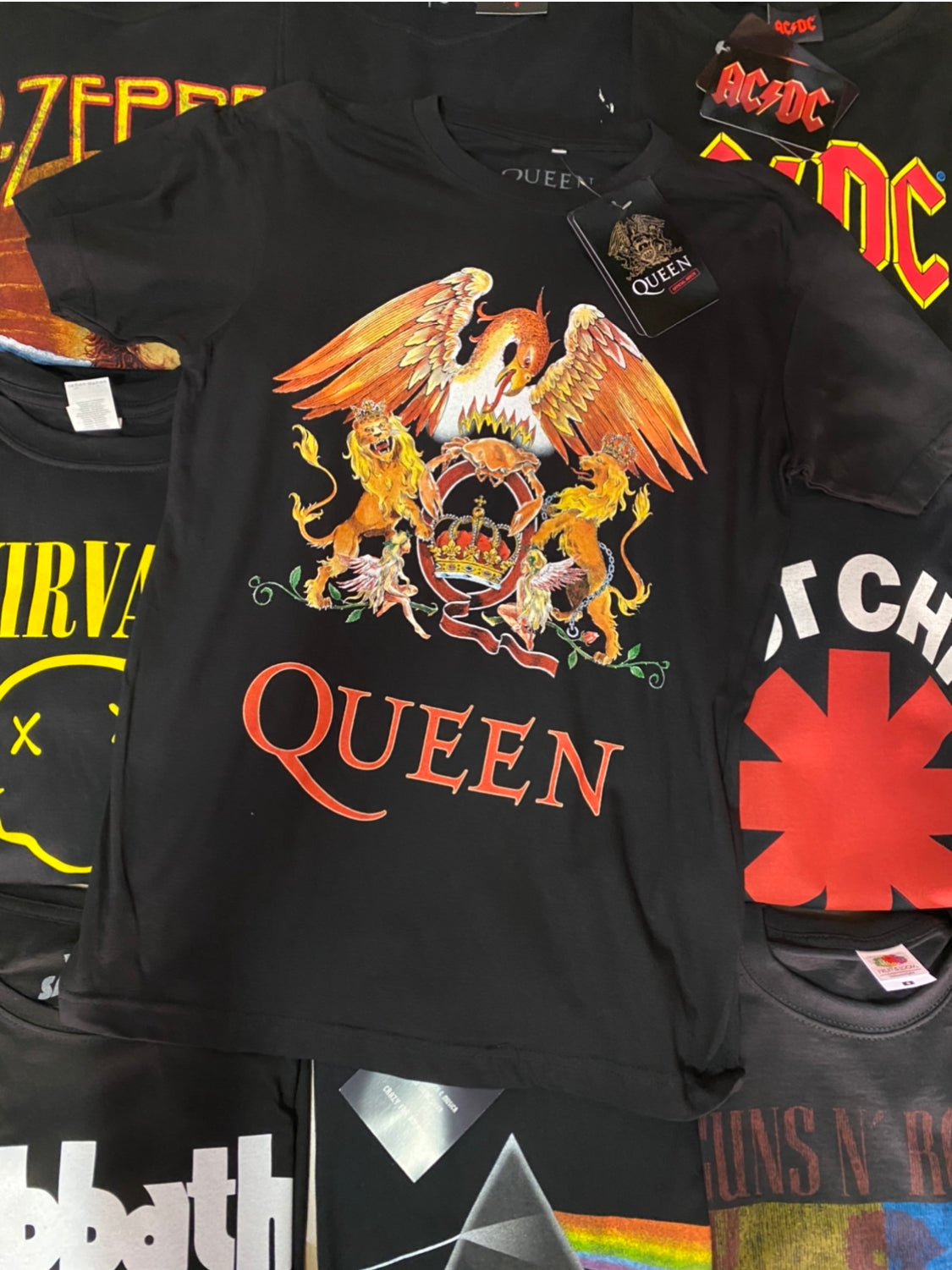 QUEEN UNISEX TEE: CLASSIC CREST